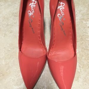 Alice and Olivia size 39